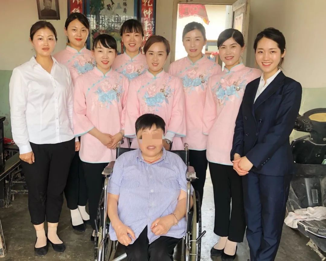 助殘日里船娘們包的餃子，溫暖了她的心